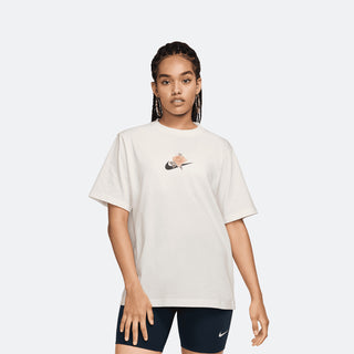 W Nike Artist Collection T-Shirt