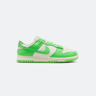 W Nike Dunk Low 'Green Strike'